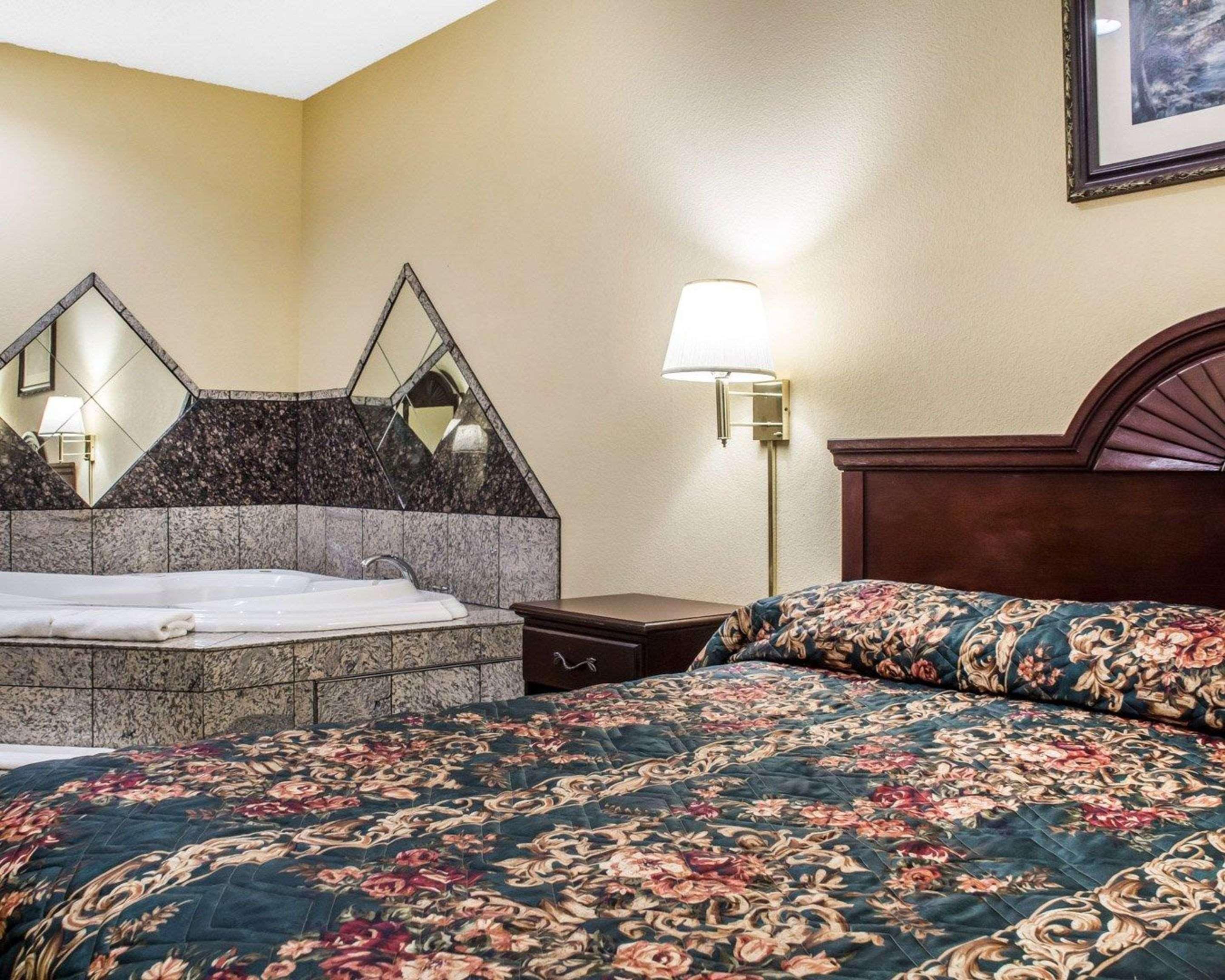 Econo Lodge & Suites Airport North Syracuse Ngoại thất bức ảnh
